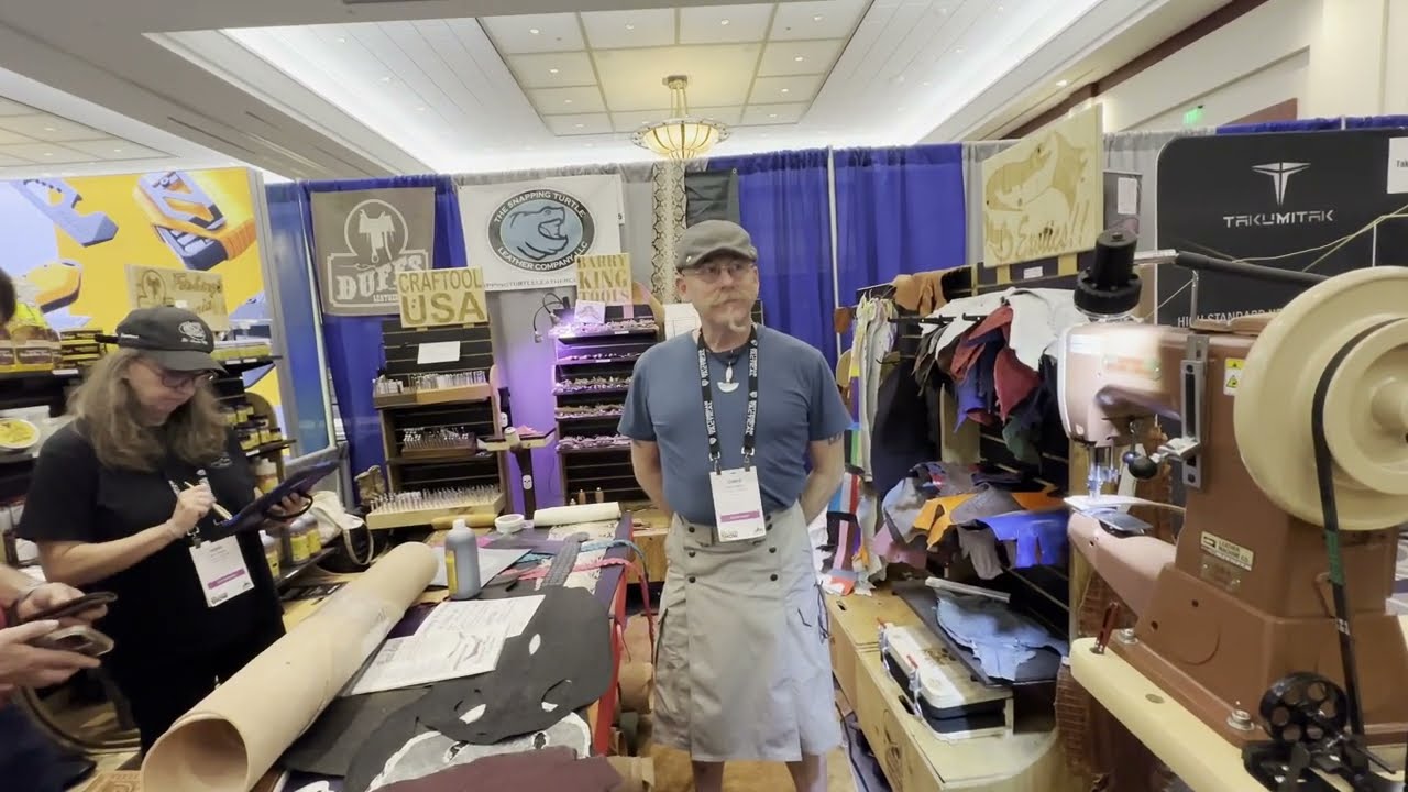 Выставка Blade Show Atlanta 2025, стенд Slickbald Customs и The Snapping Turtle Leather Co., LLC