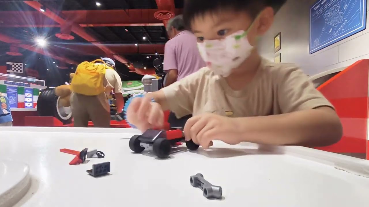[Travel With Moses #2] Ferrari build and race in Legoland Malaysia.
