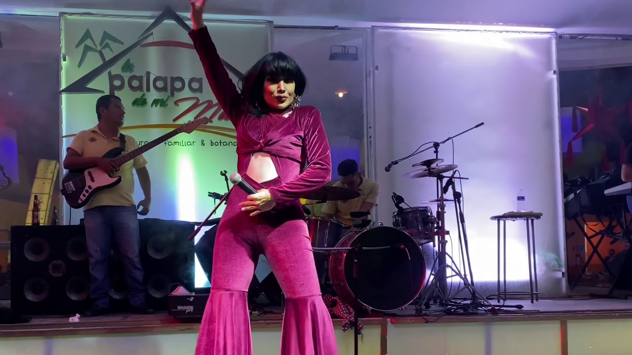 Parodiando a Selena en vivo - Francisco puga show