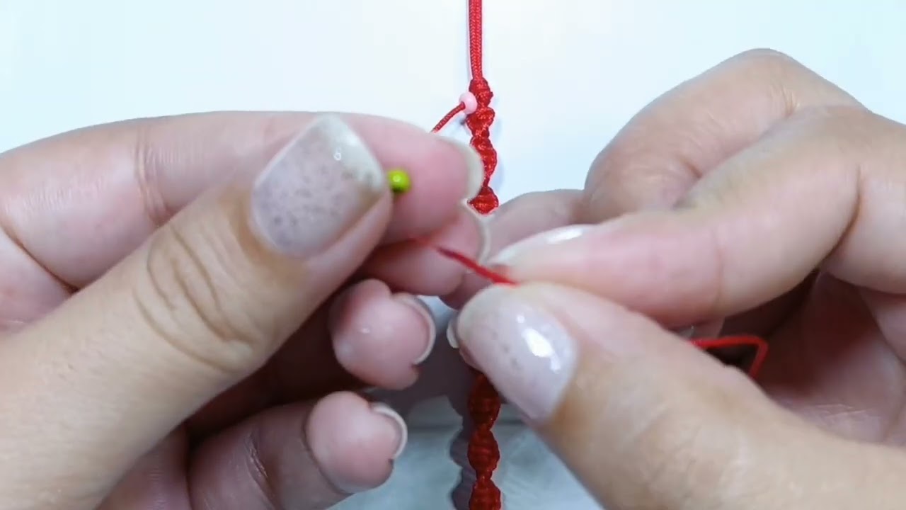 Como hacer una pulsera de nudo entorchado con mostacillas estilo enredaderas