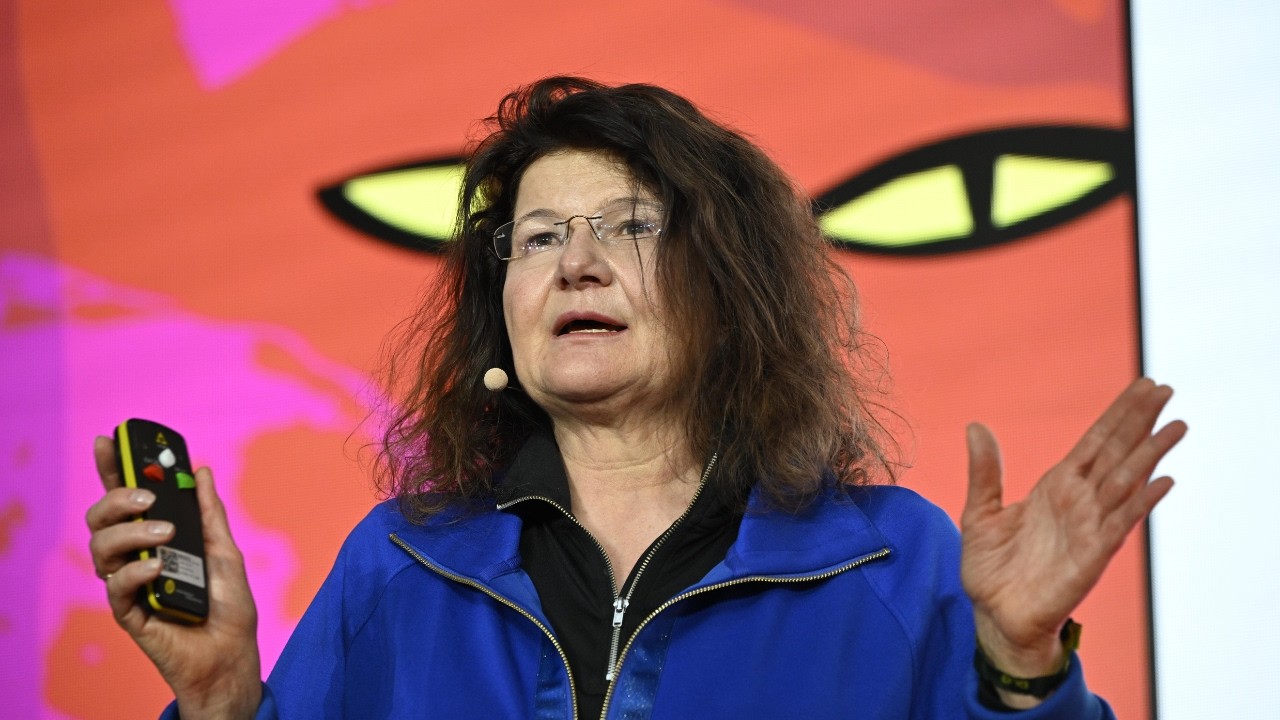 Hacking the Manosphere (Maya G&ouml;tz, Maria Furtw&auml;ngler) | DLD26