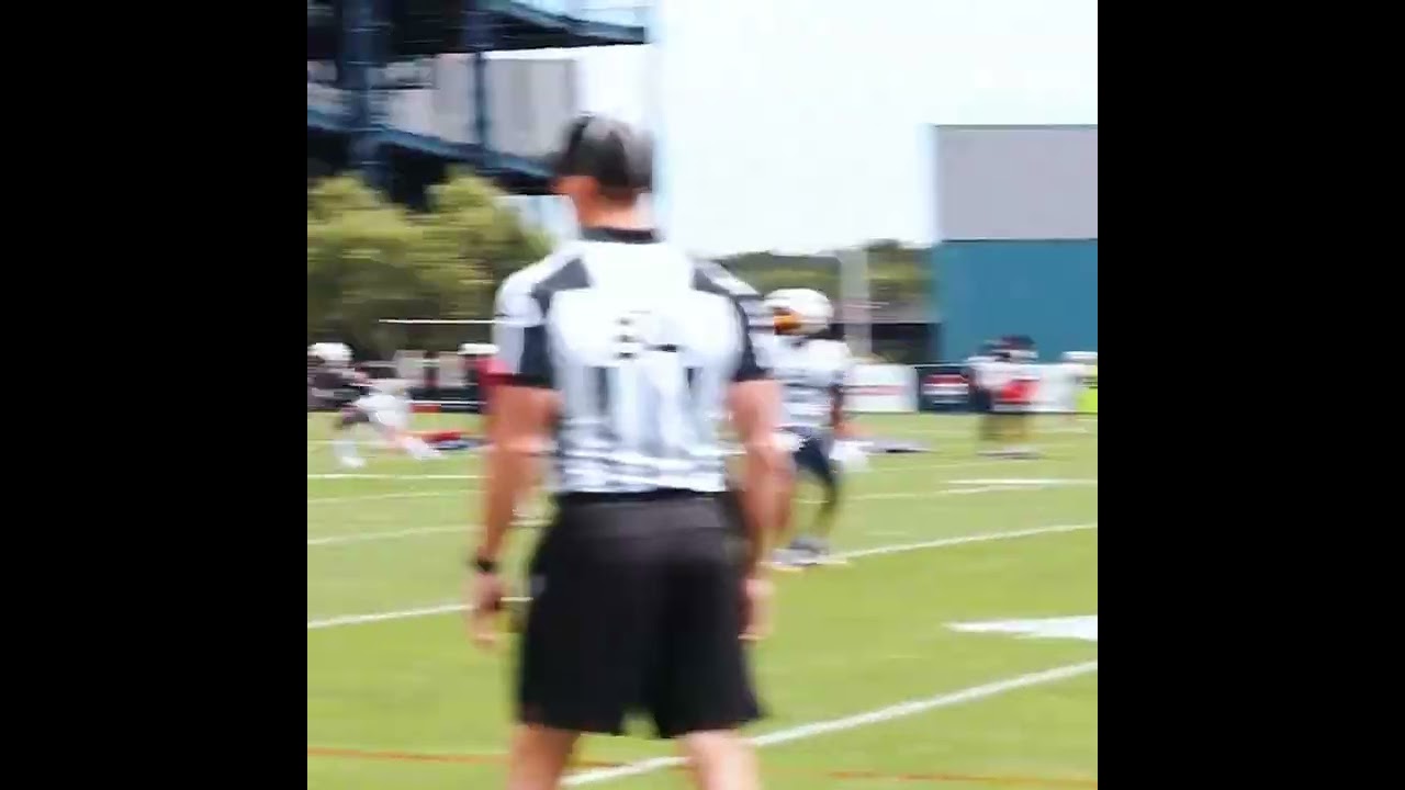 Drake Maye shows patience and finds a WIDE OPEN DeMario Douglas  | #Patriots Training Camp Day 12