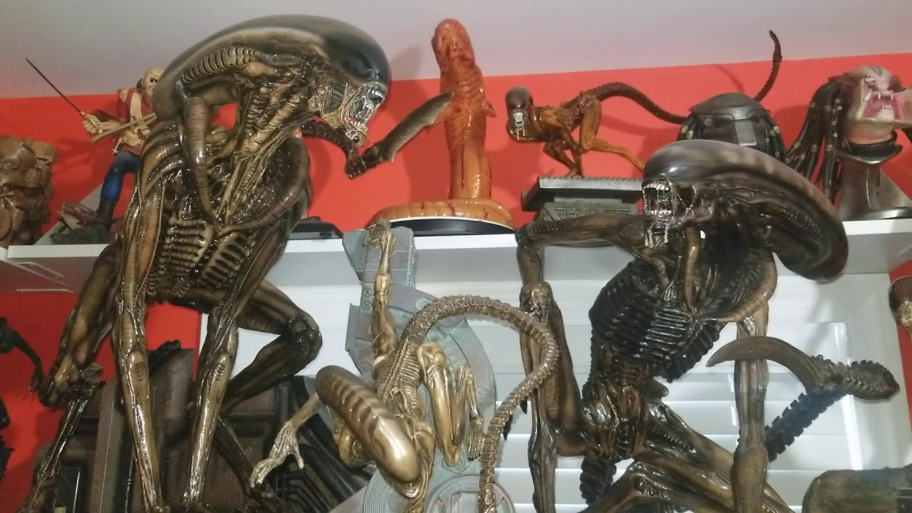 PRIME 1 / COOLPROPS Dog Alien maquette vs SIDESHOW Dog Alien