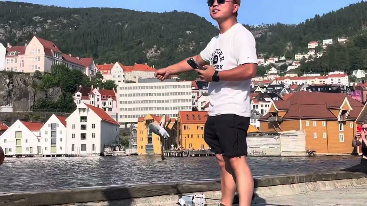 Have you seen!Belgium Tourists have had a Fishing adventure in the Fjord, and another give us a Fish