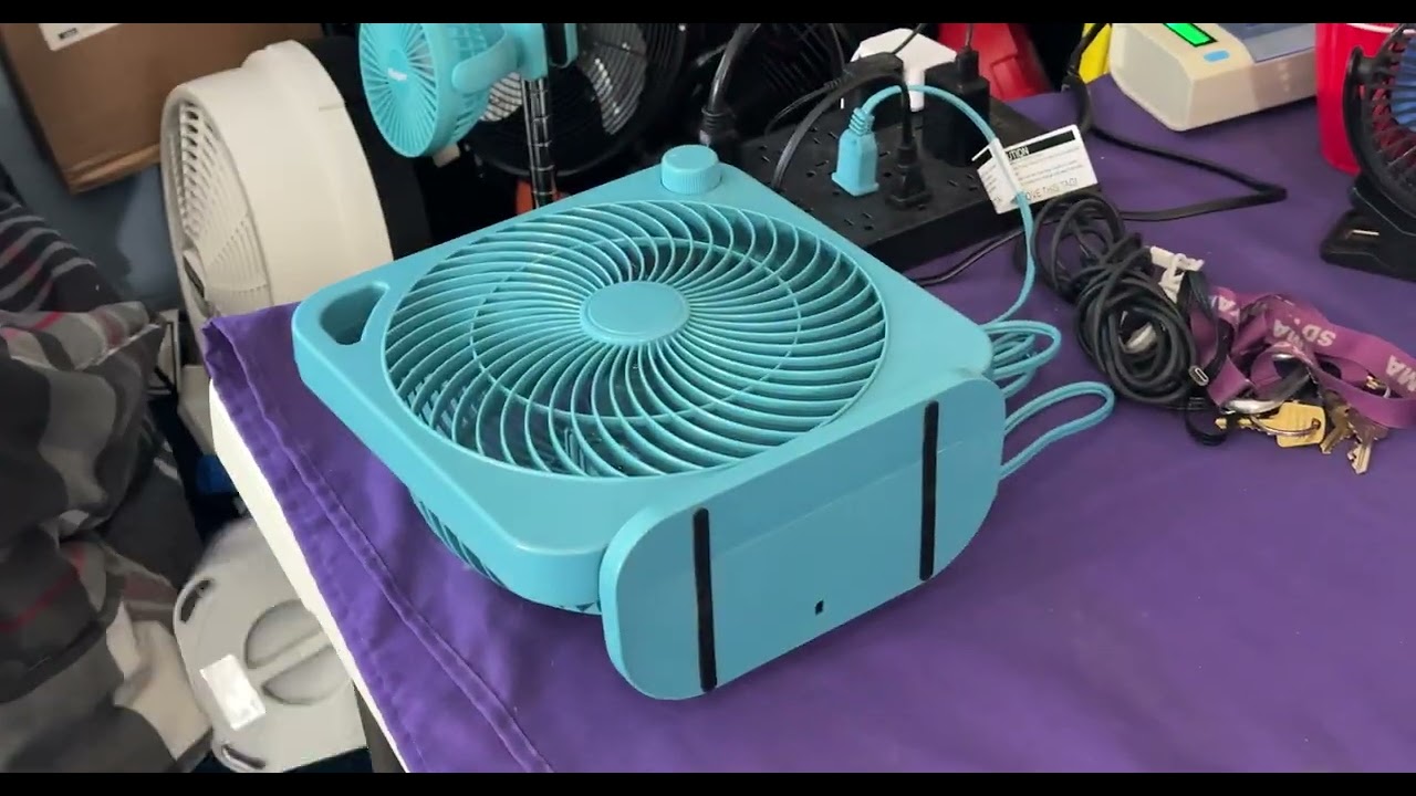 Mainstays 9” box fan (turquoise blue )￼