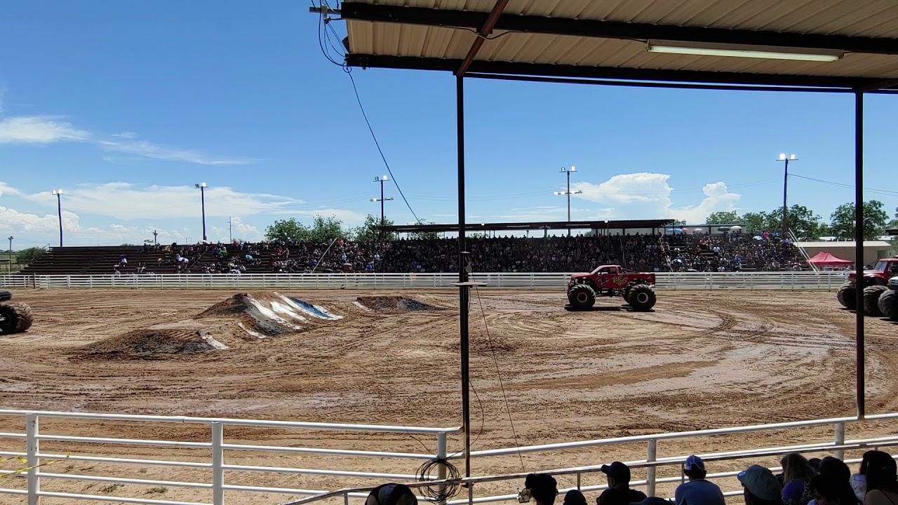 Monster truck wars Roswell NM, Bearfoot vs Outlaw
