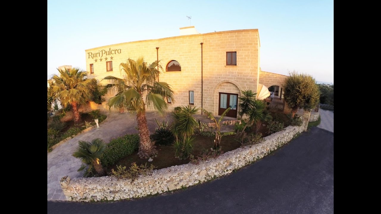 Masseria Salento Ruri Pulcra Torre San Gregorio giardino bar sala TV