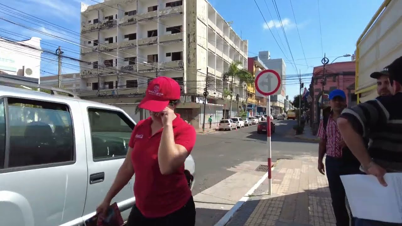 Humaita street in Asunci&oacute;n Paraguay walk