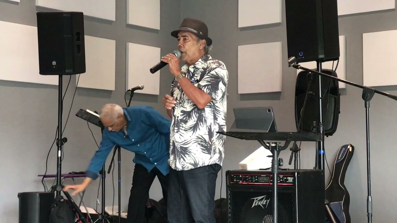 Rafael «Tato» Díaz canta Inolvidable