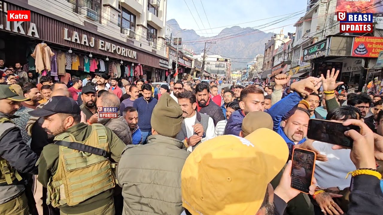 MLA Katra के खिलाफ लोगों में आक्रोश, जलाया गया पुतला। कहा, मर जाएंगे पर Ropeway नहीं लगने देंगे