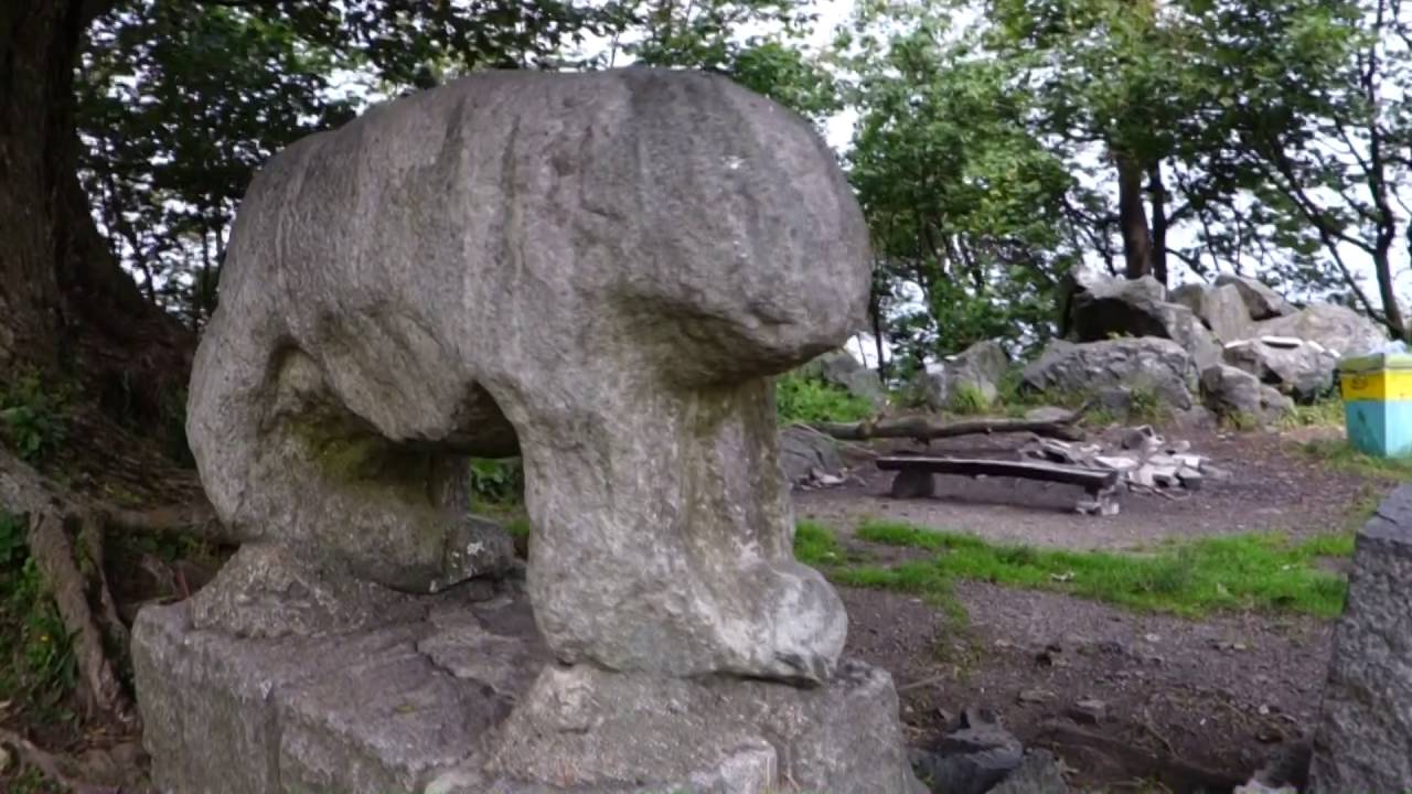 ŚLĘŻA - SZLAKI Z PRZEŁĘCZY TĄPADŁA