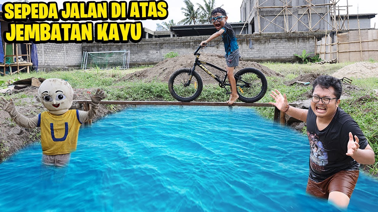 DRAMA BOCIL MELEWATI JEMBATAN KAYU PAKAI SEPEDA KESAYANGAN!!! SALAH SEDIKIT JATUH KE AIR!!!