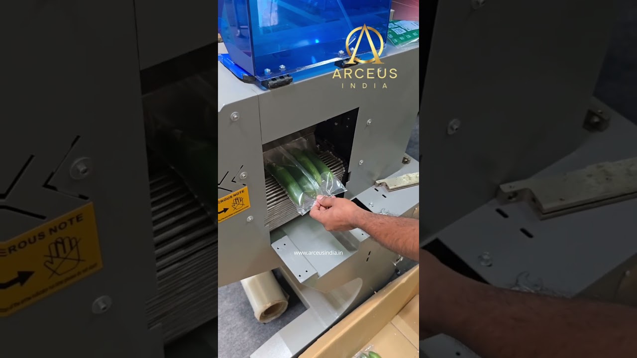 Fresh Cucumber Packing in Flow Wrap Machine 