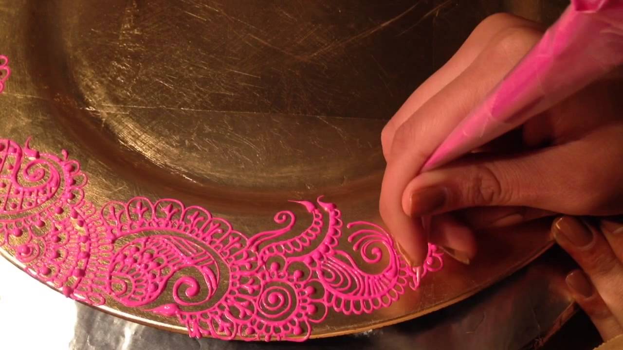 henna design on charger plate | toralsuthar
