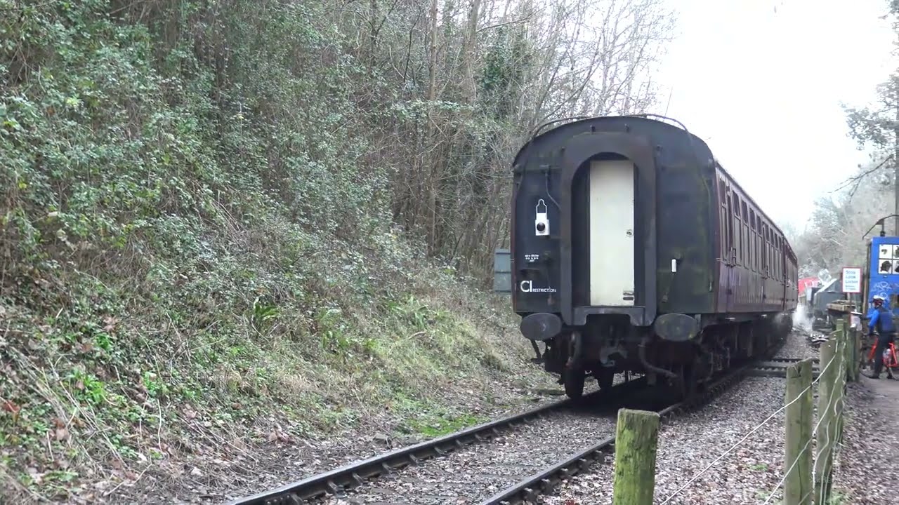 6695 Arriving into Bitton Station at the Avon Valley Railway 01/01/26