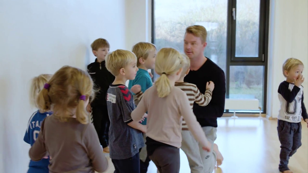 Her kommer vi