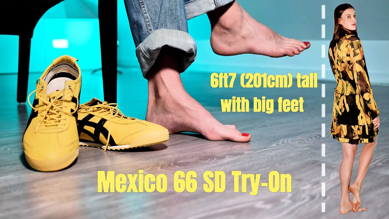 Try-On Onitsuka Tiger Mexico 66 SD as a tall woman with big feet