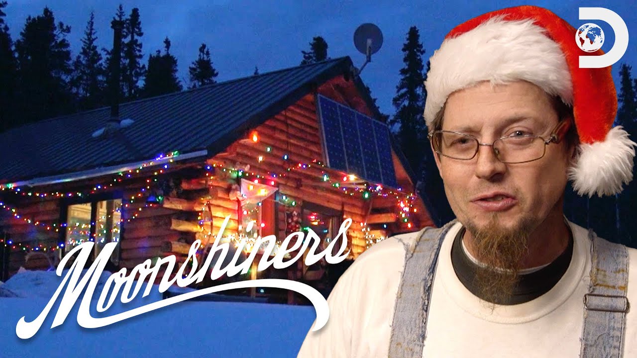 A Very Appalachian Christmas 🎄✨ | Moonshiners | Discovery