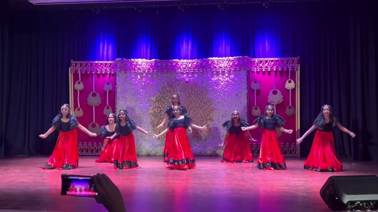 Lal Gagra by Anagha and group