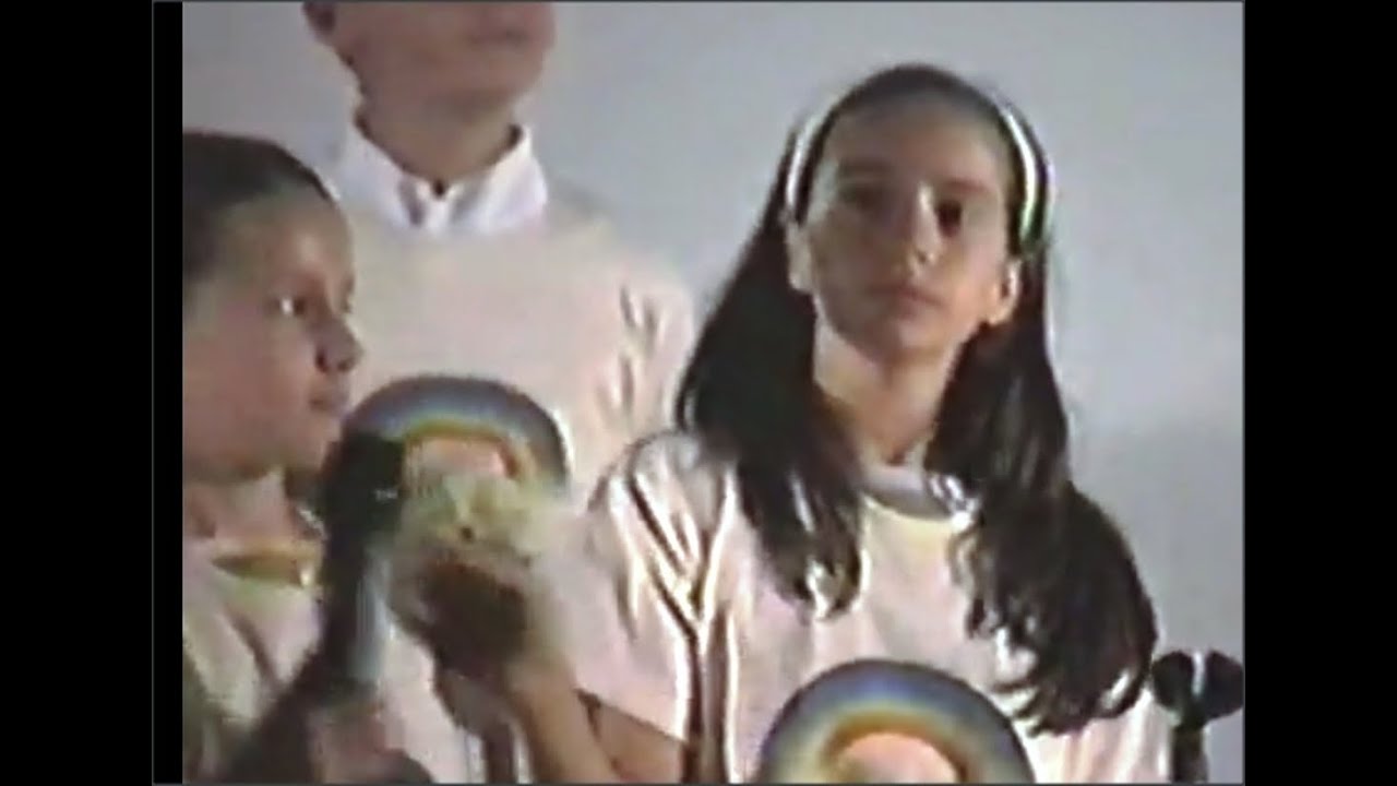 Beatrice, Fabrizio, Elena & Piccolo coro: we are the world.