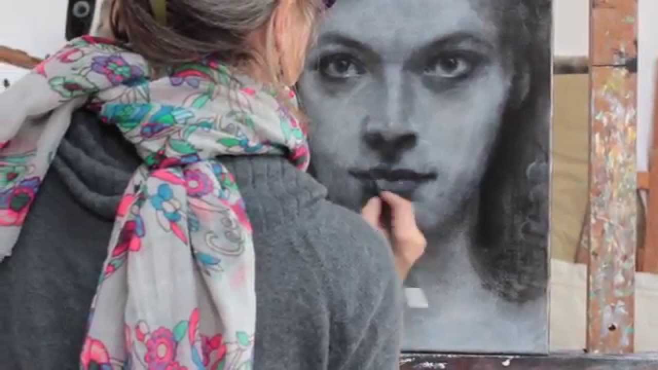 Réalisation d'un #portrait au fusain et à la peinture #acrylique par Isabelle Bourger
