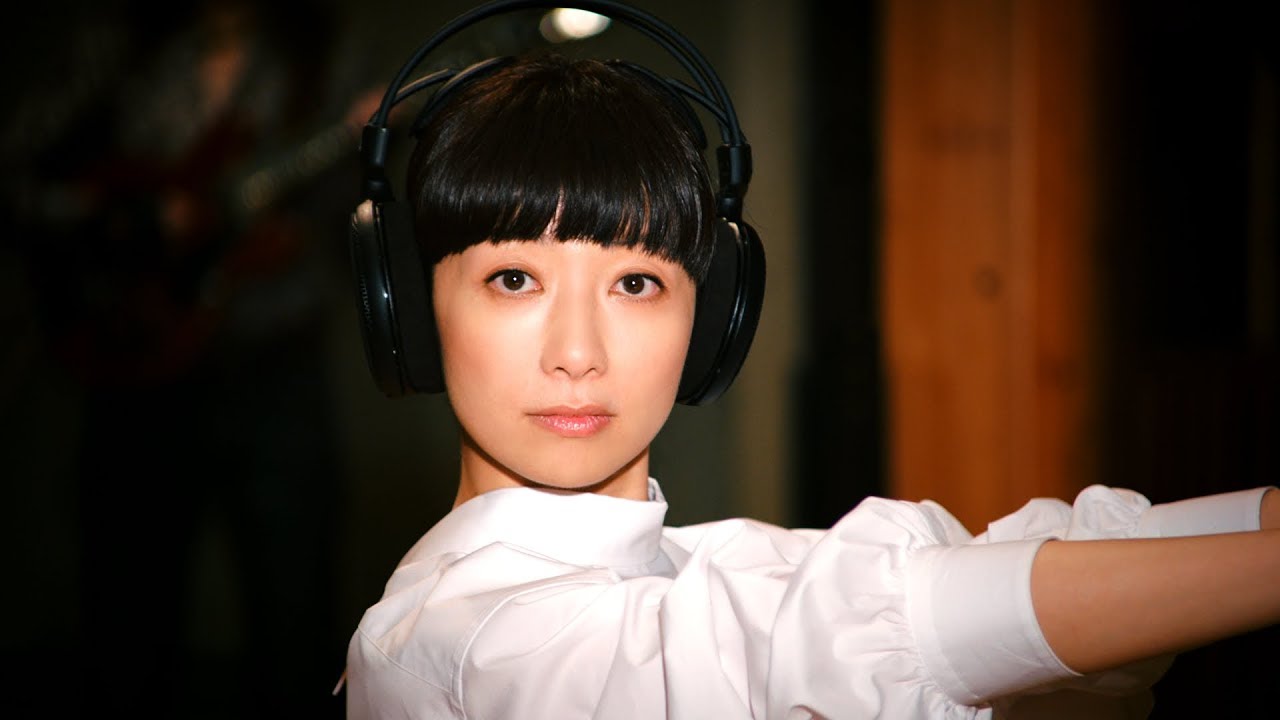 ELT・持田香織、絶妙な真顔で決めポーズ！ラーメン屋でリズムに合わせてスクワット　『ショップジャパン スクワットマジック』新TV-CM「持田香織」篇＆メイキング