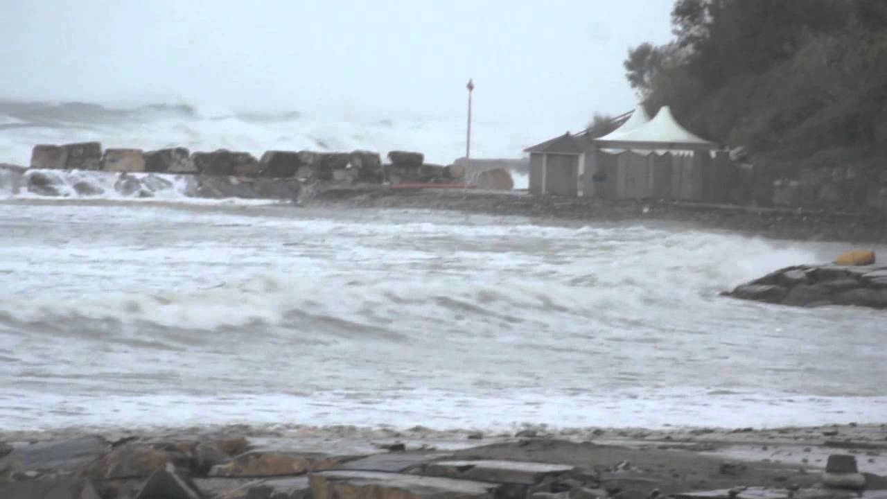 Mareggiata a San Lorenzo al Mare