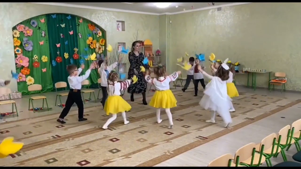 Вхід танець на весняне свято. Патріотичний танок. Танок з голубами, пташками.