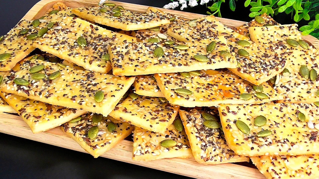 ХРУСТЯЩИЕ КРЕКЕРЫ за 10 минут! Так вкусно! ОЧЕНЬ Простой, легкий рецепт на каждый день!