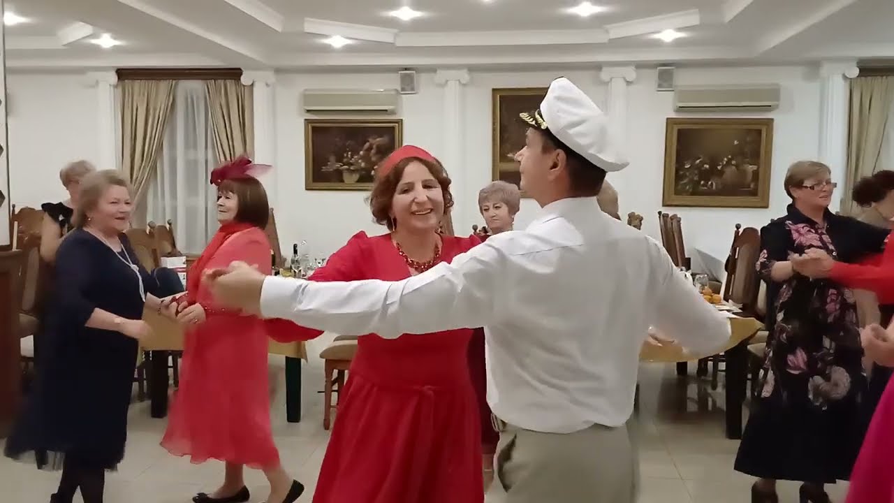 Танец В городском саду в ресторане Империал.