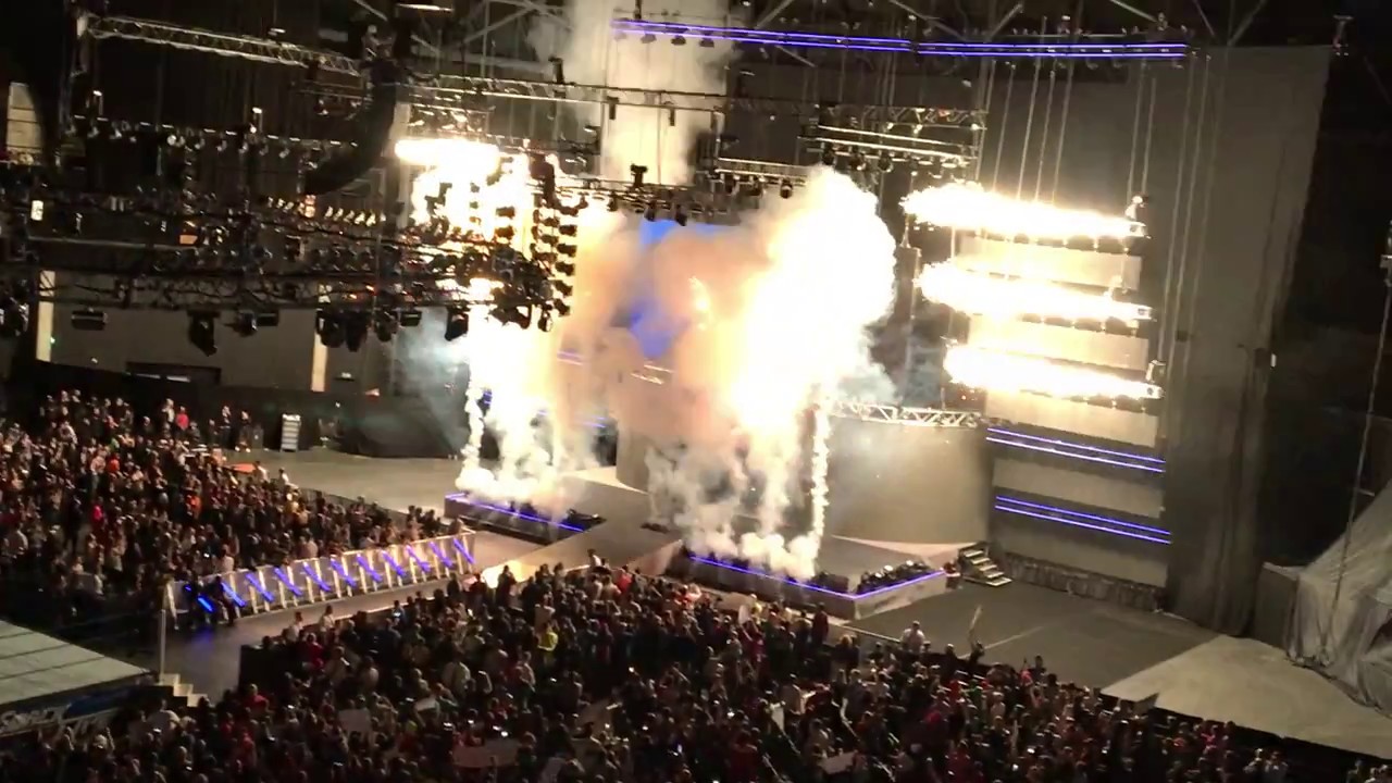 Smackdown Live Intro, Pyro & AJ Styles Entrance - WWE Smackdown - Glasgow, Scotland (8/11/16)