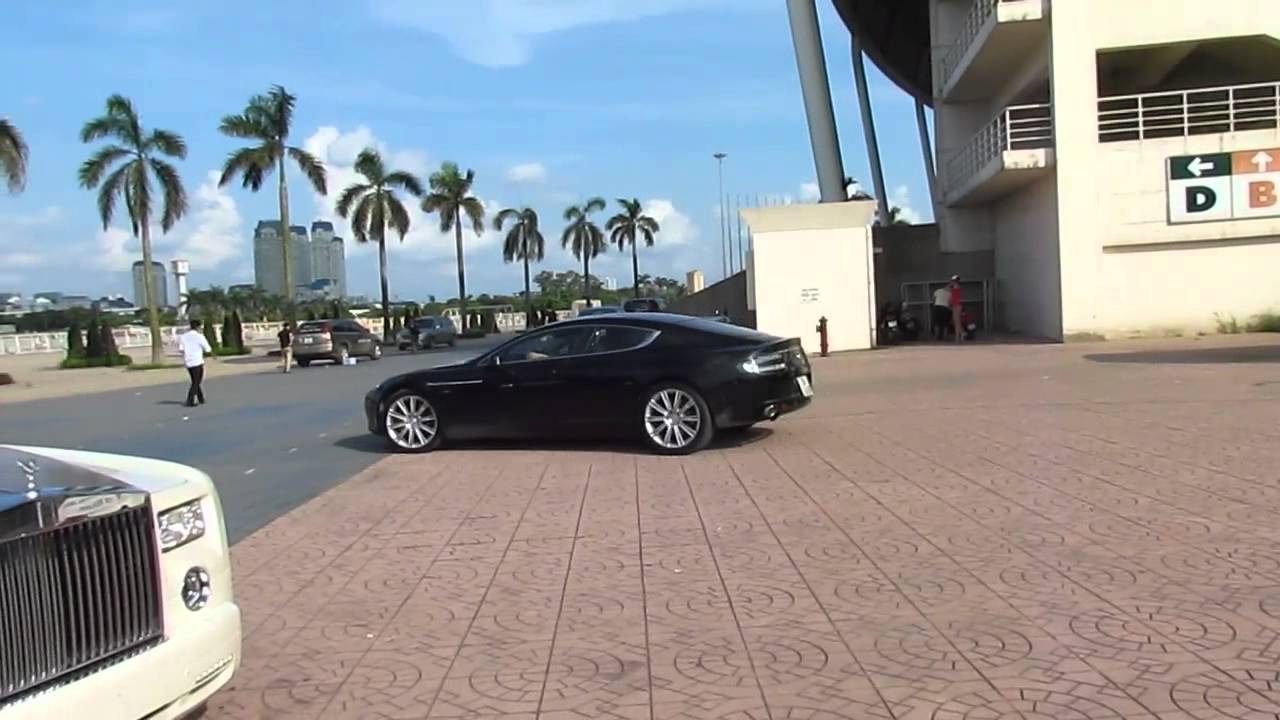 Supercars at MyDinh Stadium HaNoi VN 19-06-2011.mp4