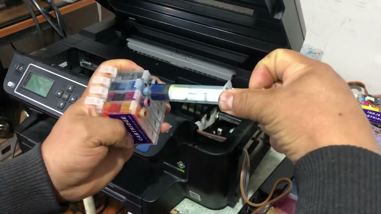 Cómo sacar el aire de la manguera en un sistema continuo en impresoras Epson