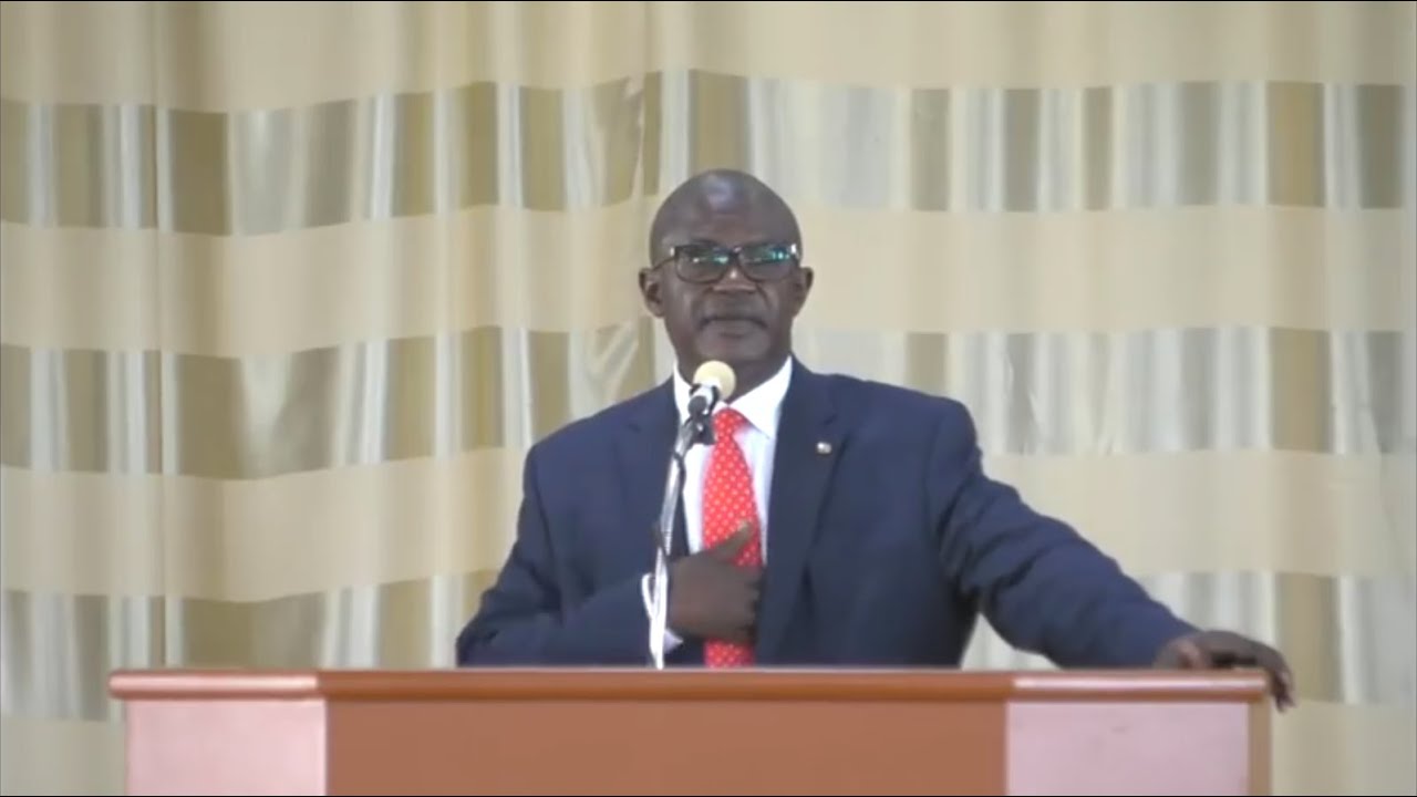 Titre: L'Eglise Doit Le Voir Au Temps Present, Fr. PAUL ONANDJEKA