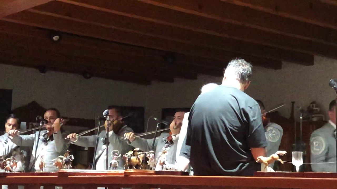 Vicente Fernández y mariachi Estrella de México