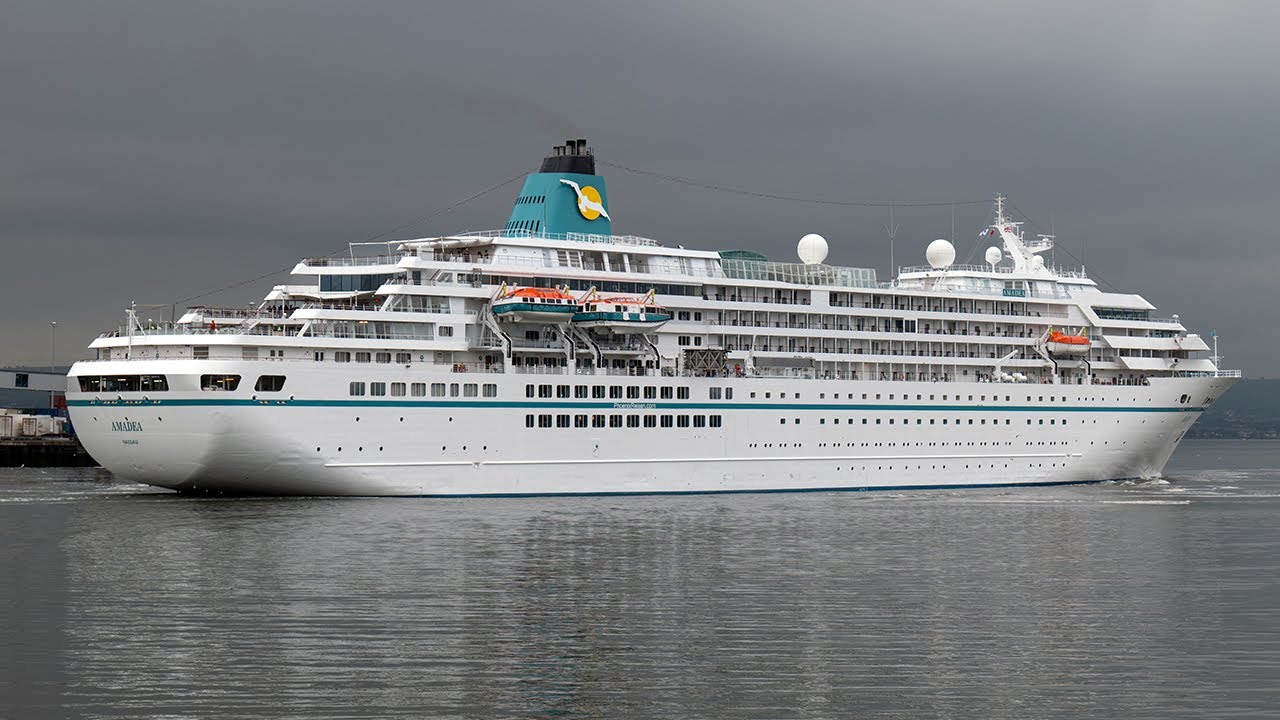 MS Amadea (Phoenix Reisen) and Manxman (Steam Packet) @ Belfast Harbour 2024