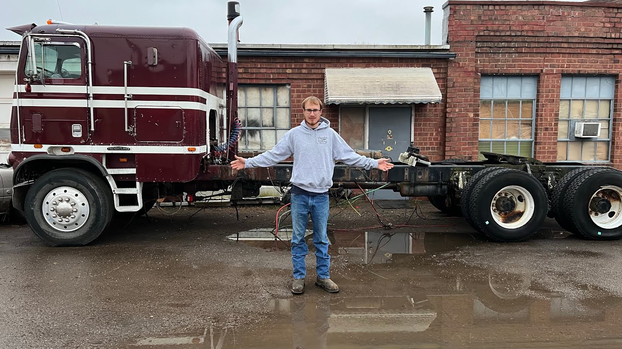 1978 freightliner cab over gets a massive frame stretch