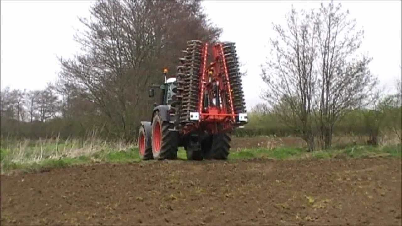 Fendt 820 & Vaderstad Carrier X 525 Co. Donegal 2012