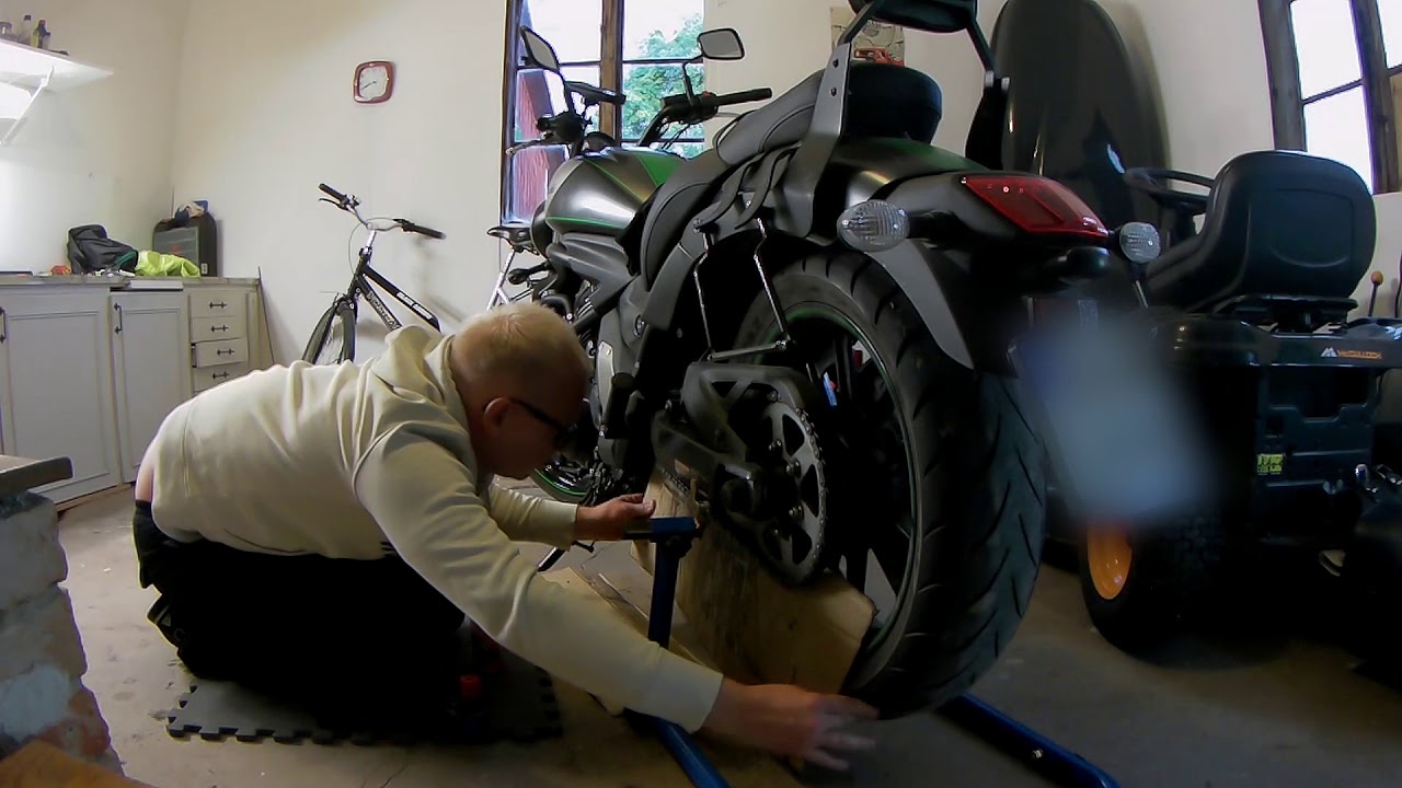 Smörjning av kedja mc / Depåstöd mc - How To Clean & Lube Your Motorcycle Chain
