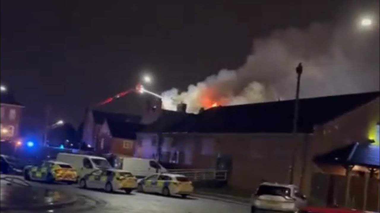 Ад опустошил бывшую церковь в городе Ли.