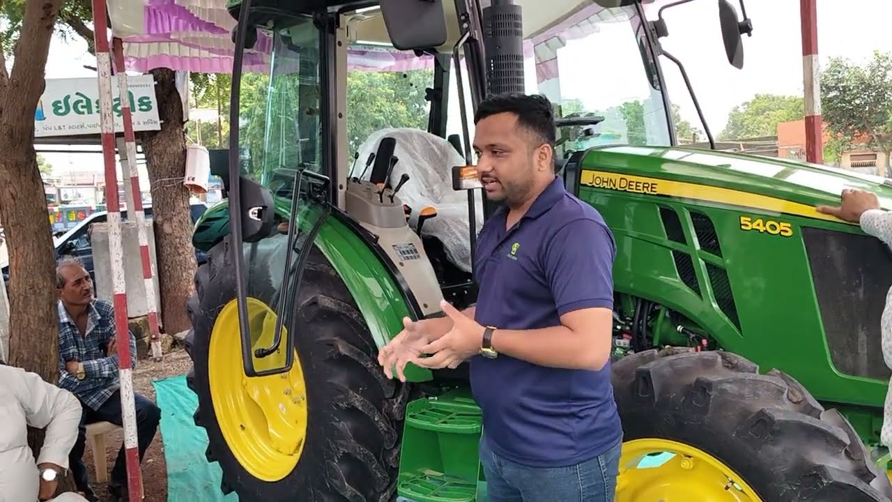 John Deere tractor AC કેબિન માં 