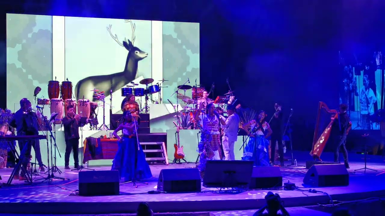 Amandititita, Dueto Dos Rosas con Lila Downs en concierto auditorio guelaguetza 2022.
