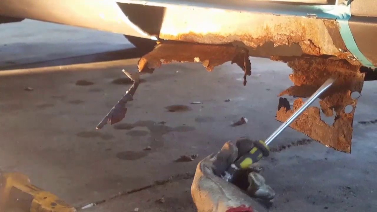 1989 Grand Wagoneer rocker panel rust repair.