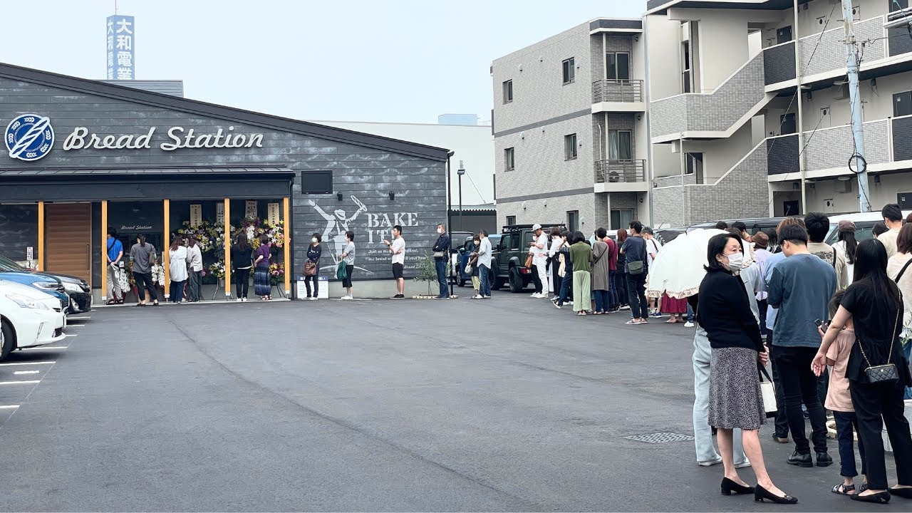 朝8時から3000個のパン争奪戦！入店規制のかかる新店舗オープン初日の舞台裏に密着！bread station(大分)