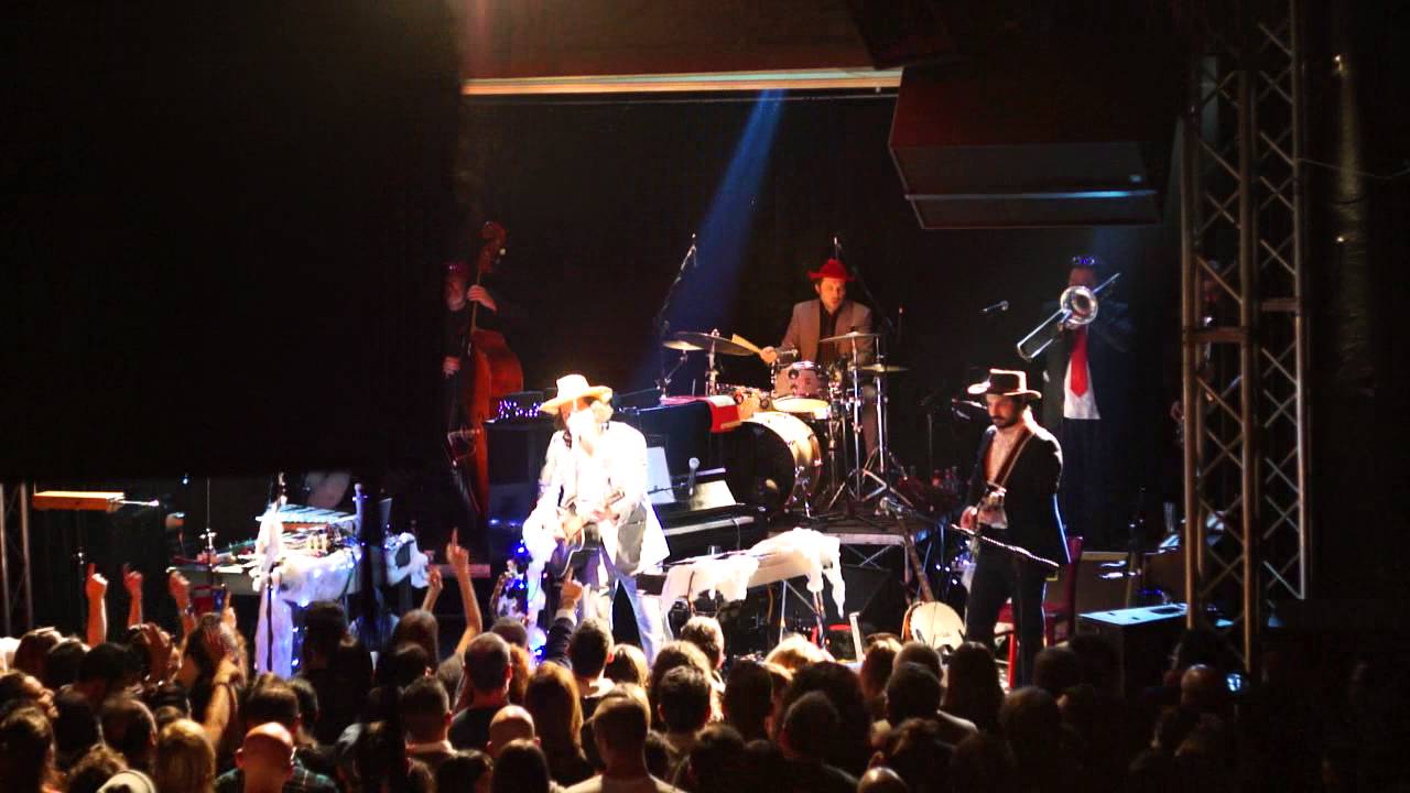 Vinicio Capossela - Che coss'&egrave; l'amor (Live Qu'Art de Si&egrave;cle Vidia Club Cesena 28/12/2015)