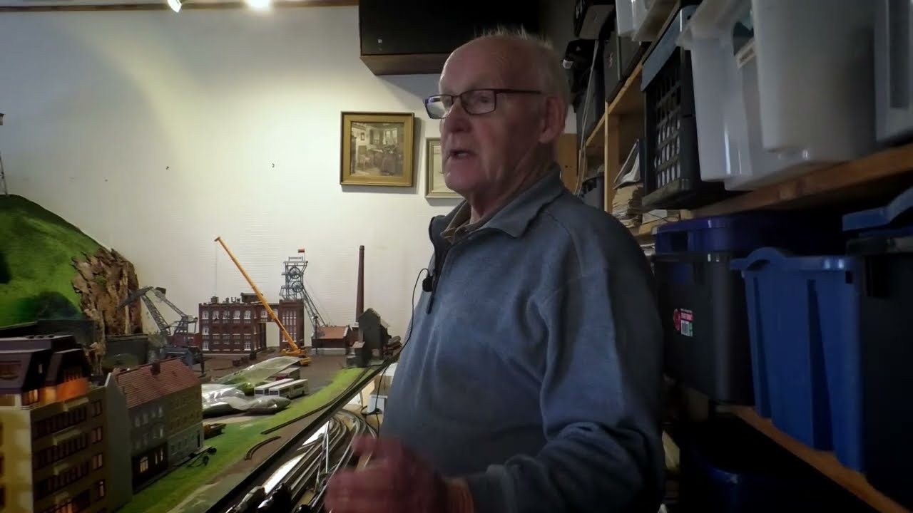 På besøg hos en modeljernbane-entusiast
