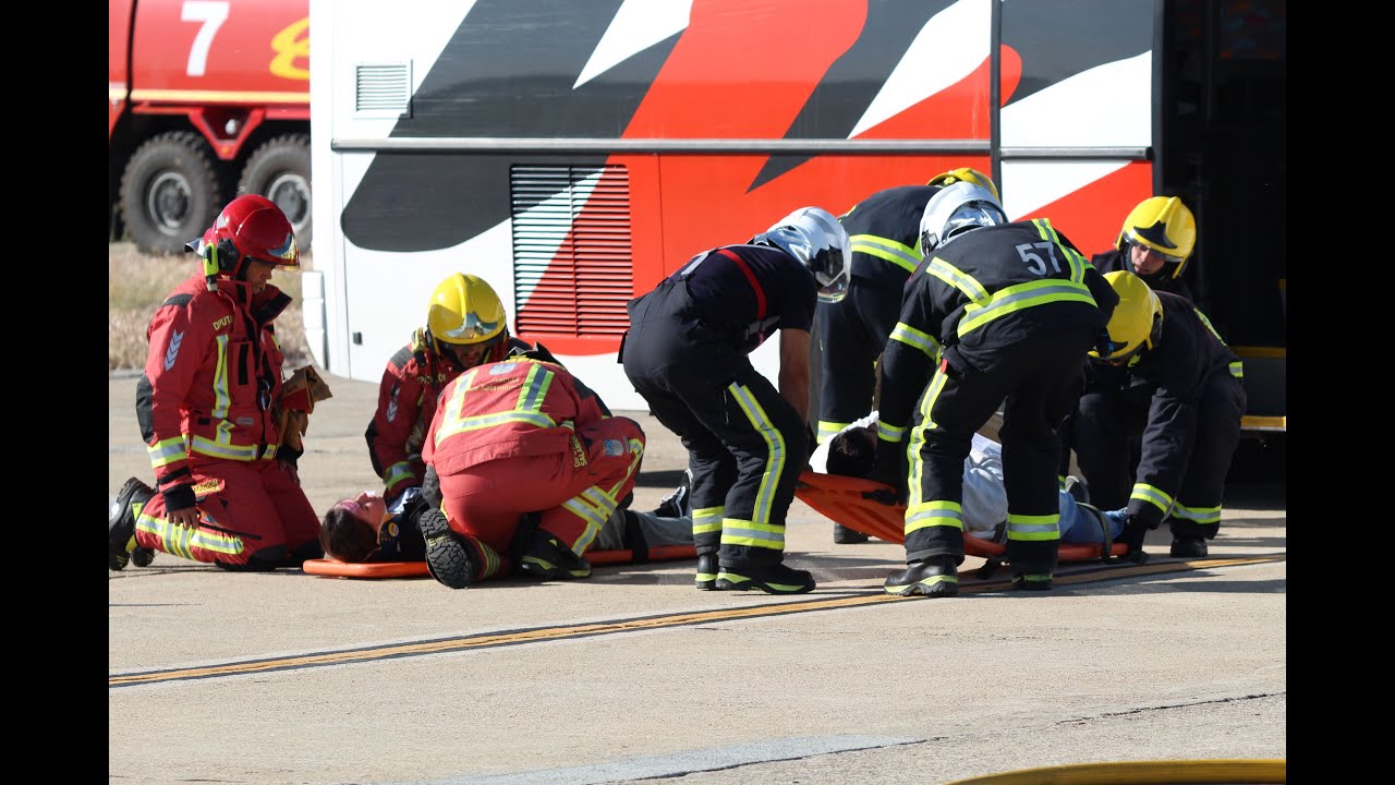 Simulacro de accidente aéreo en la Base Aérea de Matacán 