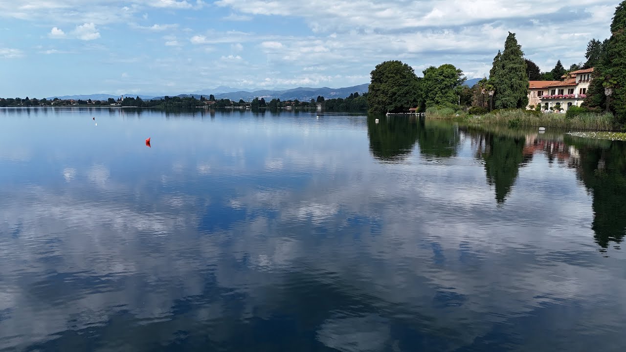 Lago di Monate (Travedona-Monate) - Drone Eyes