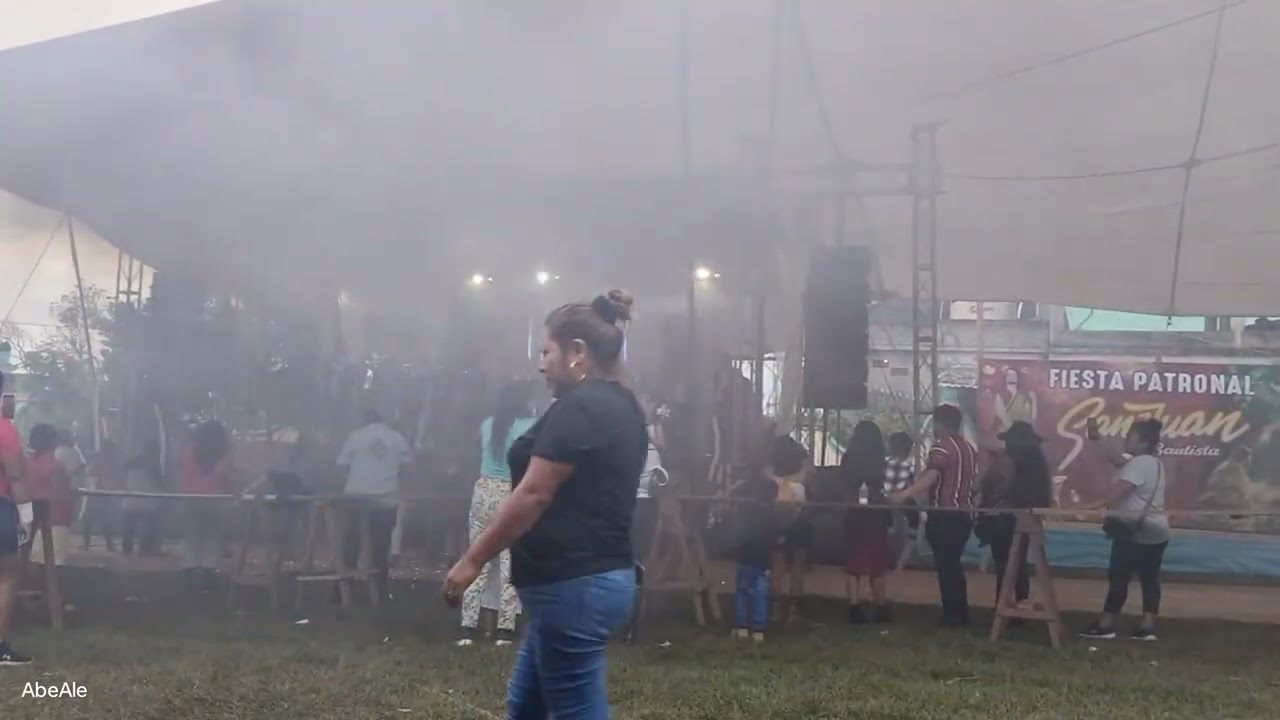 fiesta patronal en San Juan Cabeza Del Río, en acción Banda La Rezia de Oaxaca.