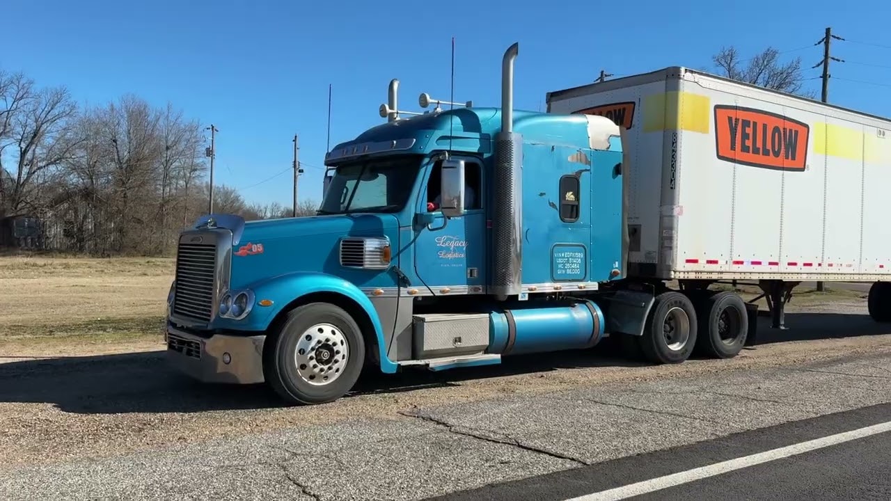 Lot 198 - 2014 Freightliner Tractor Truck